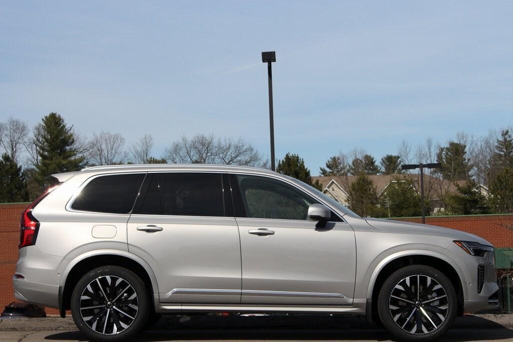 new 2025 Volvo XC90 Plug-In Hybrid car