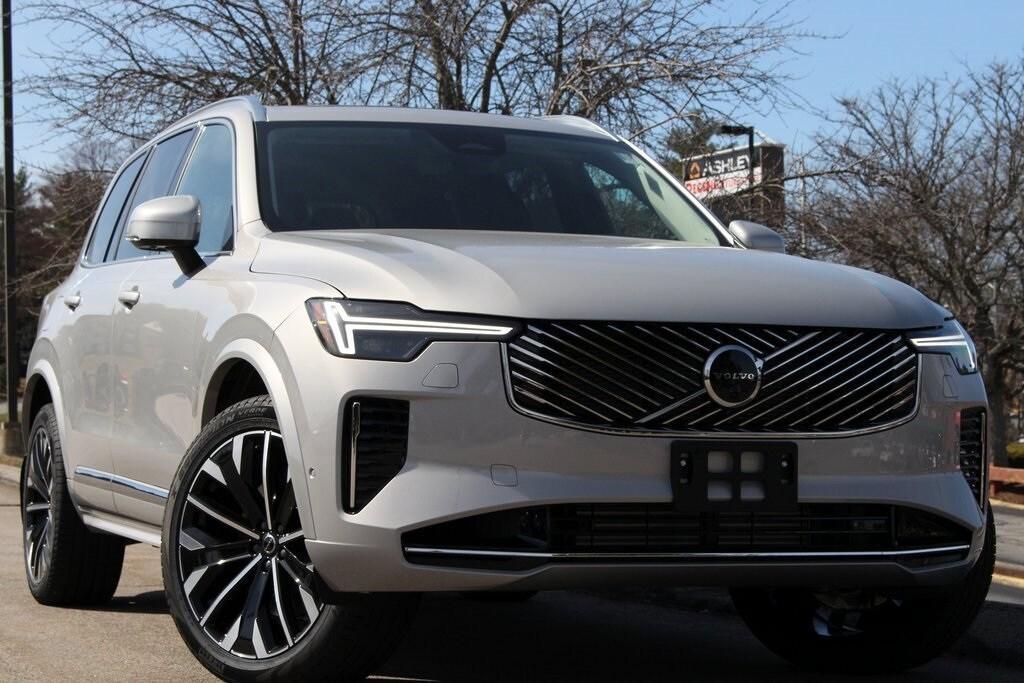 new 2025 Volvo XC90 Plug-In Hybrid car