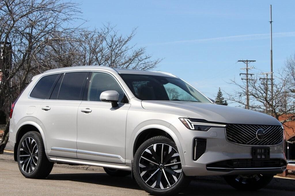 new 2025 Volvo XC90 Plug-In Hybrid car