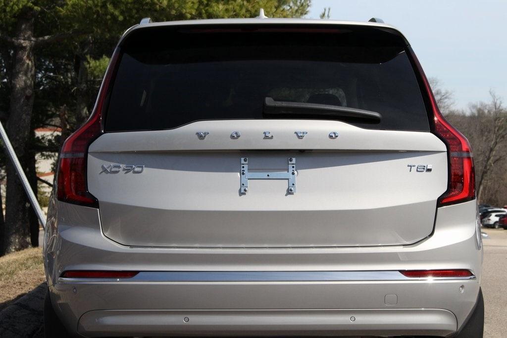 new 2025 Volvo XC90 Plug-In Hybrid car