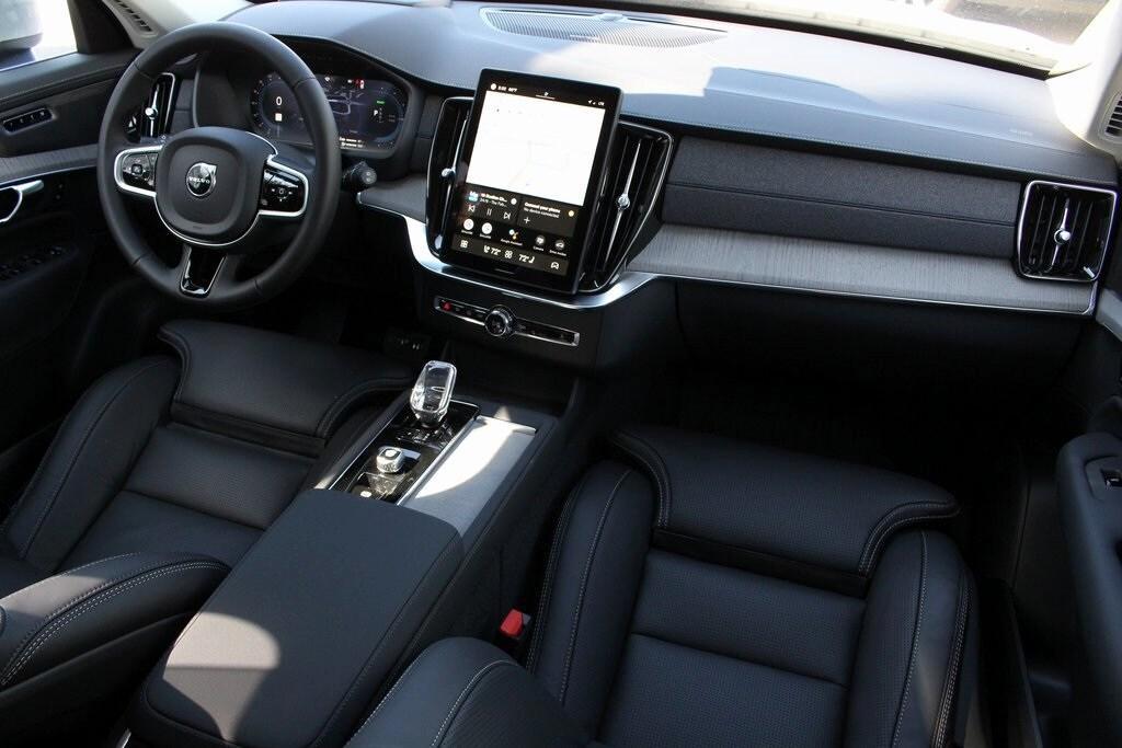 new 2025 Volvo XC90 Plug-In Hybrid car