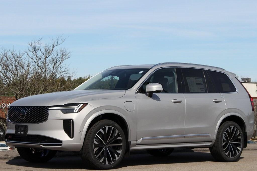 new 2025 Volvo XC90 Plug-In Hybrid car