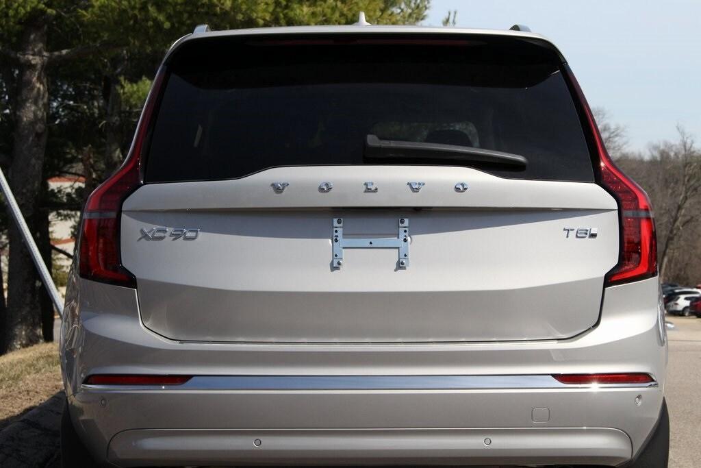 new 2025 Volvo XC90 Plug-In Hybrid car
