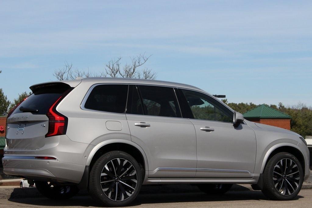 new 2025 Volvo XC90 Plug-In Hybrid car