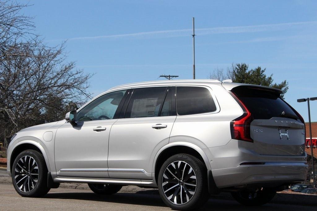 new 2025 Volvo XC90 Plug-In Hybrid car