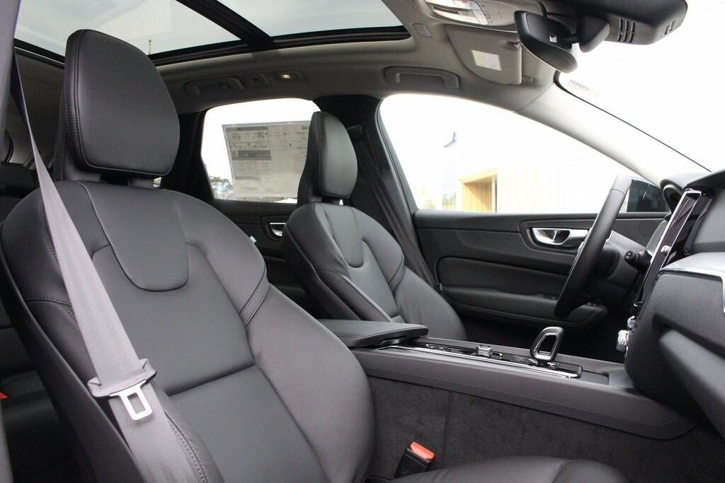 new 2025 Volvo XC60 car