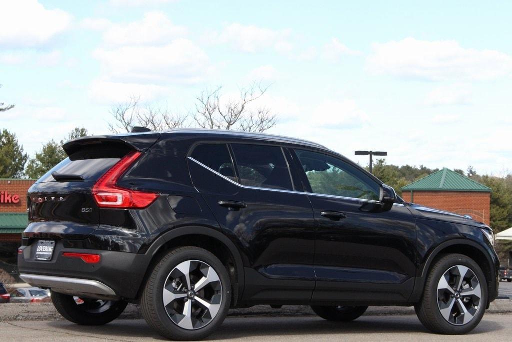 new 2025 Volvo XC40 car