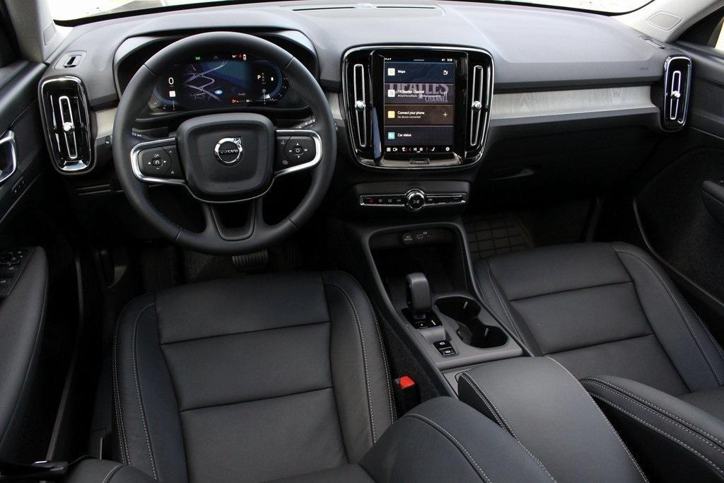 new 2025 Volvo XC40 car, priced at $46,035