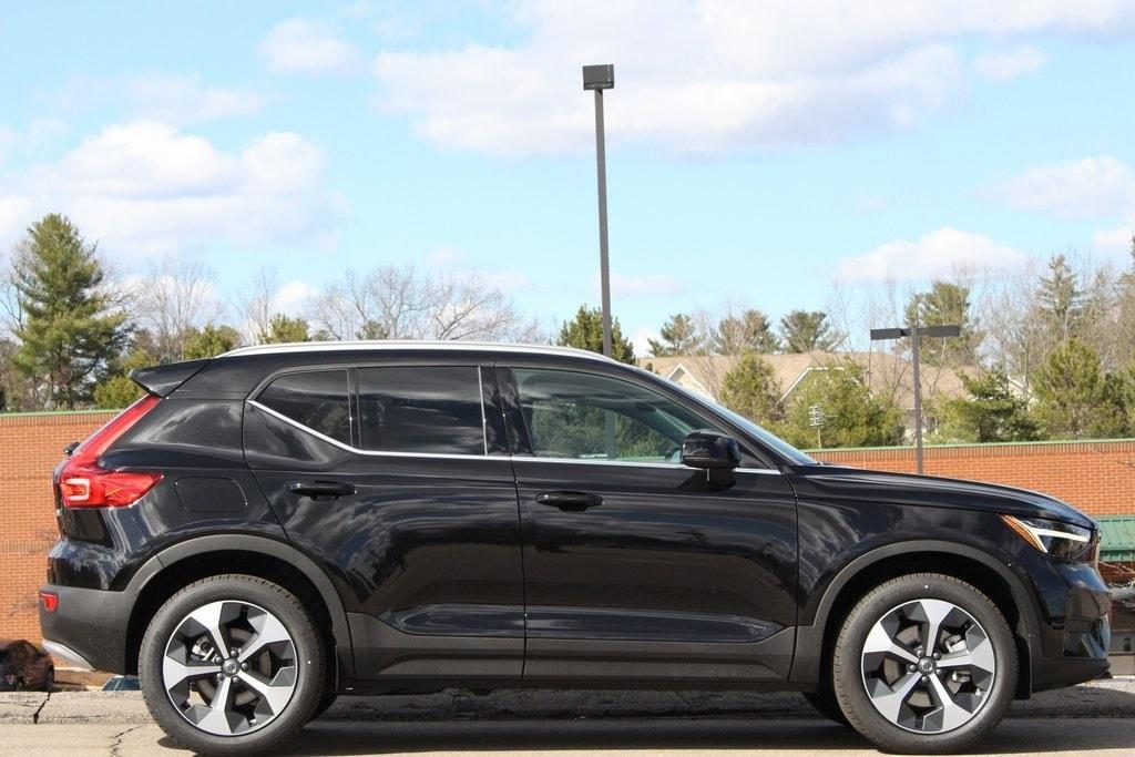new 2025 Volvo XC40 car
