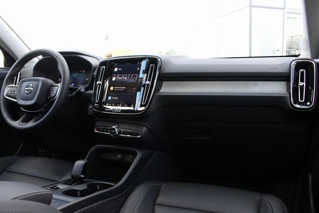 new 2025 Volvo XC40 car, priced at $46,035