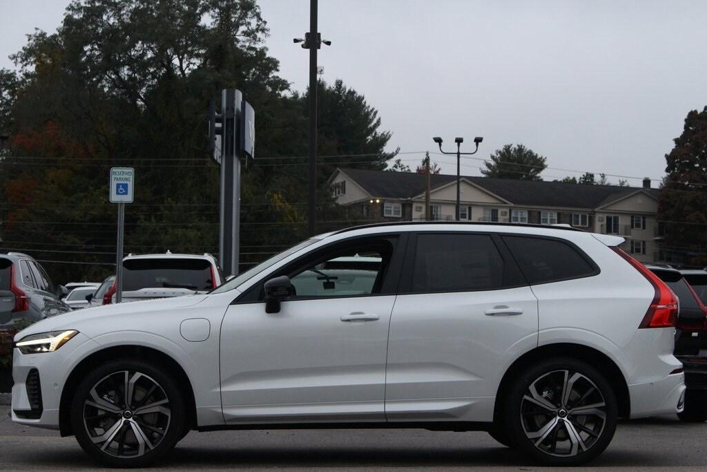 new 2025 Volvo XC60 Plug-In Hybrid car