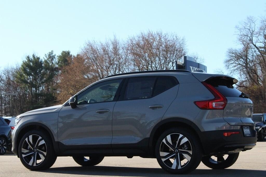 new 2025 Volvo XC40 car