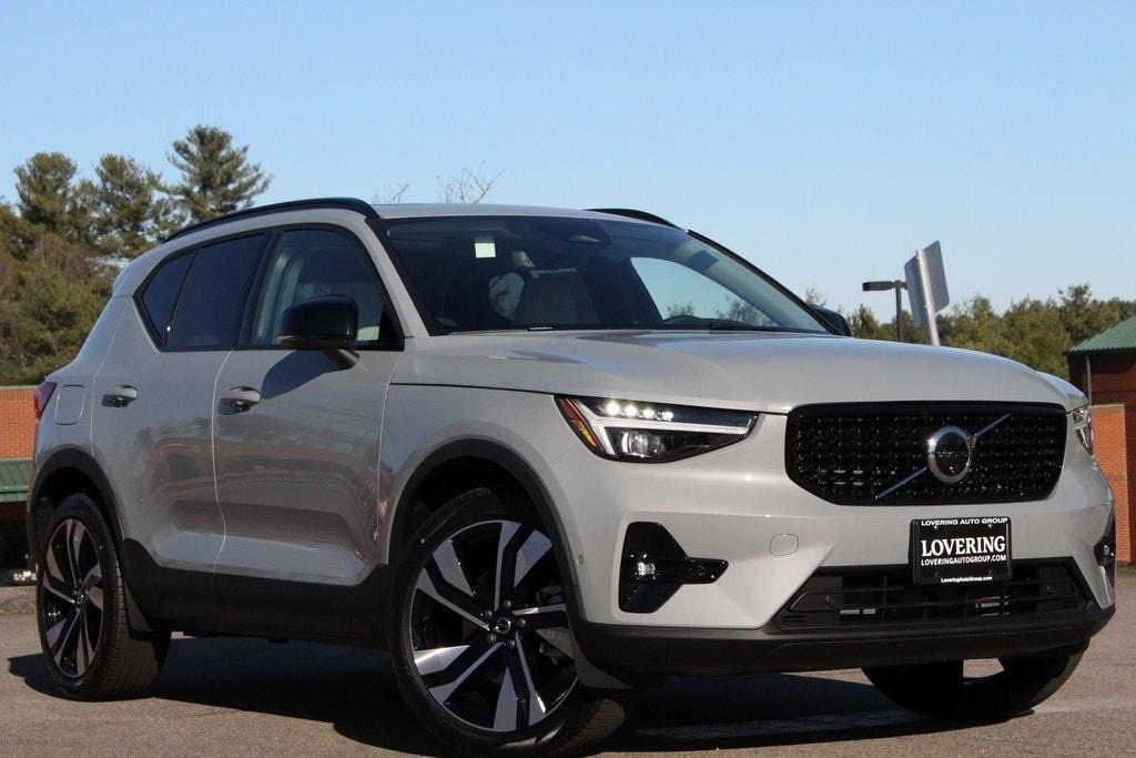 new 2025 Volvo XC40 car