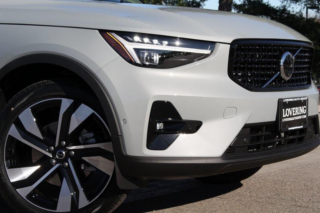 new 2025 Volvo XC40 car