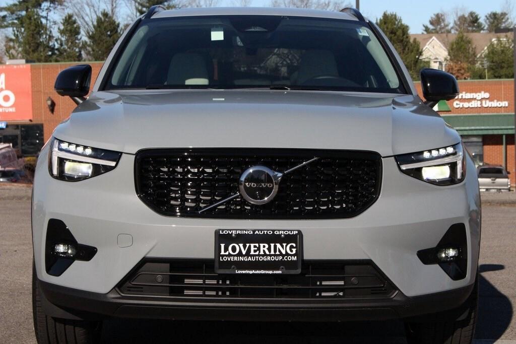 new 2025 Volvo XC40 car