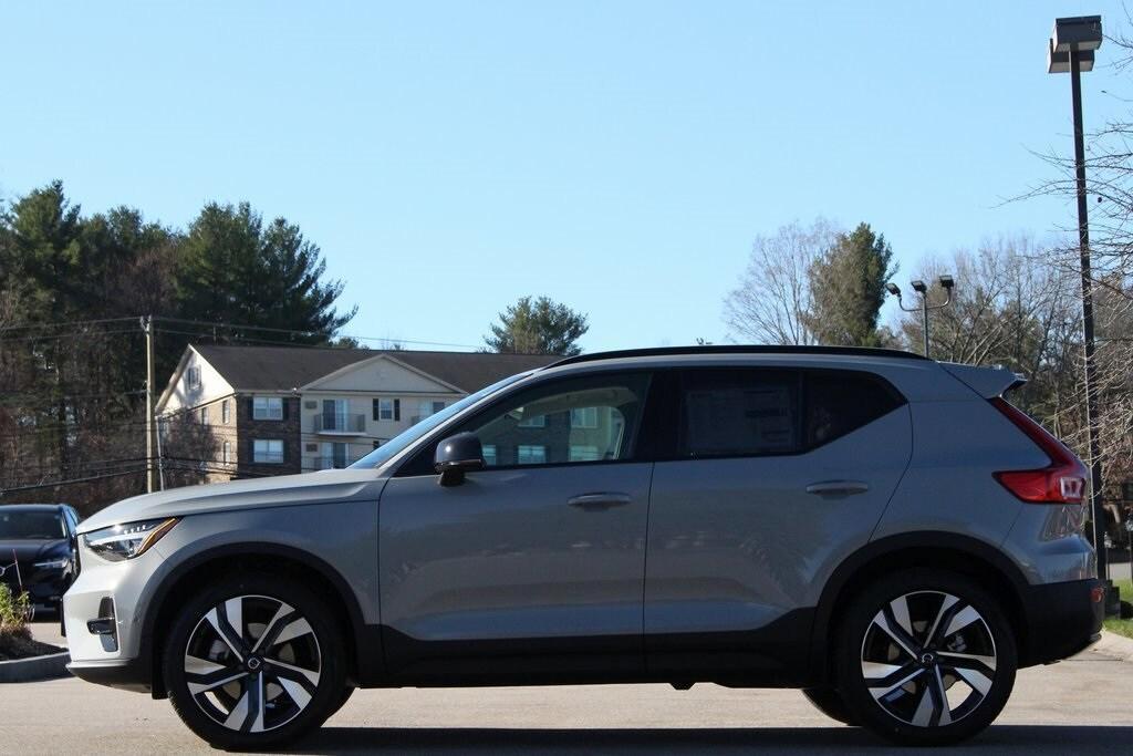 new 2025 Volvo XC40 car