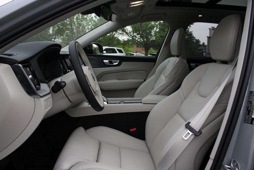 new 2025 Volvo XC60 car, priced at $60,660