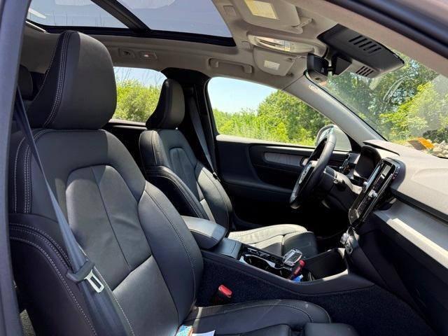used 2023 Volvo XC40 car, priced at $36,625