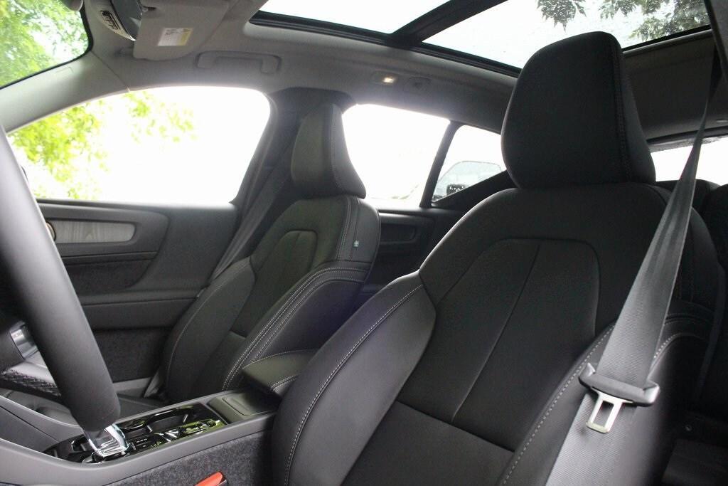 new 2025 Volvo XC40 car, priced at $52,235