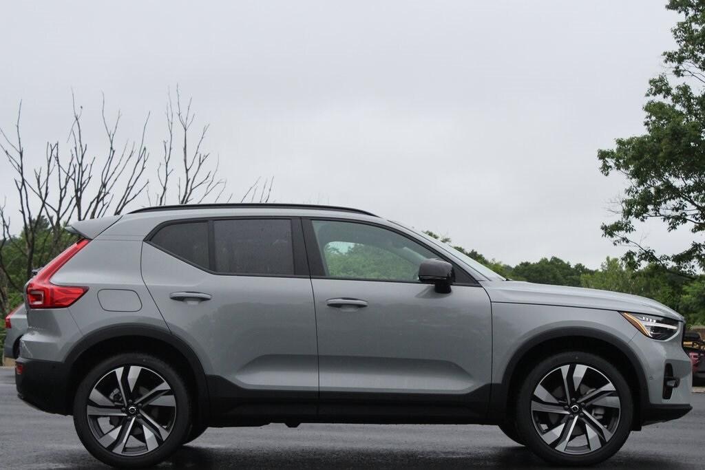 new 2025 Volvo XC40 car, priced at $52,235