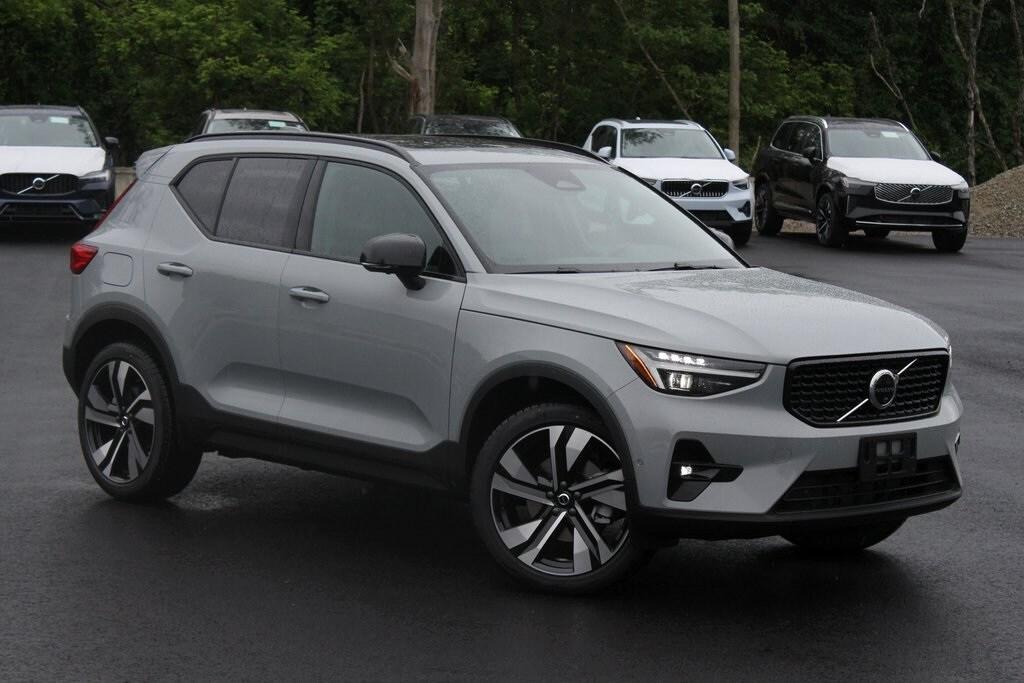 new 2025 Volvo XC40 car, priced at $52,235