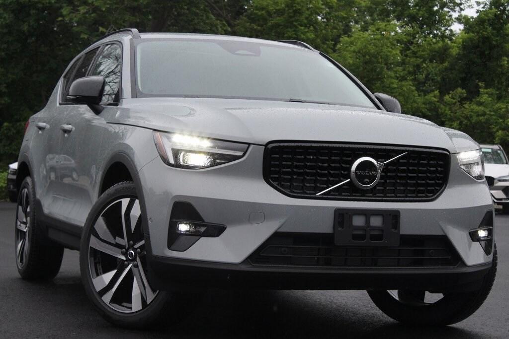 new 2025 Volvo XC40 car, priced at $52,235