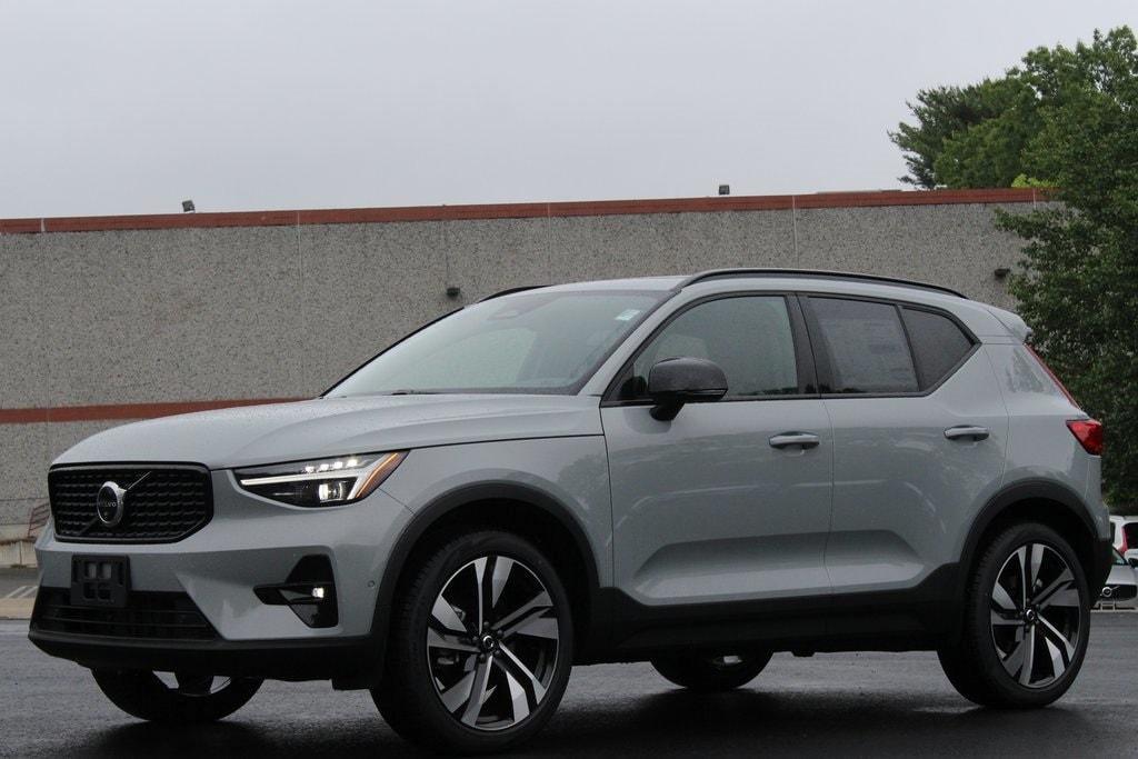 new 2025 Volvo XC40 car, priced at $52,235