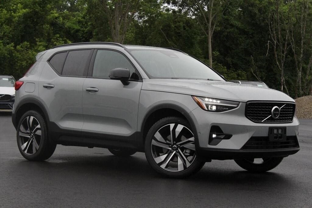 new 2025 Volvo XC40 car, priced at $52,235
