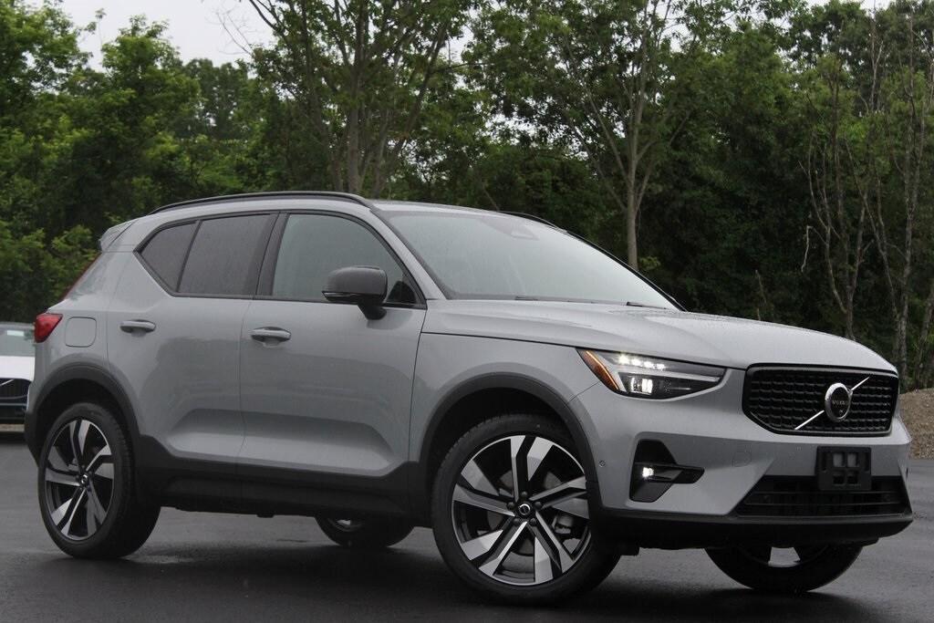 new 2025 Volvo XC40 car, priced at $52,235