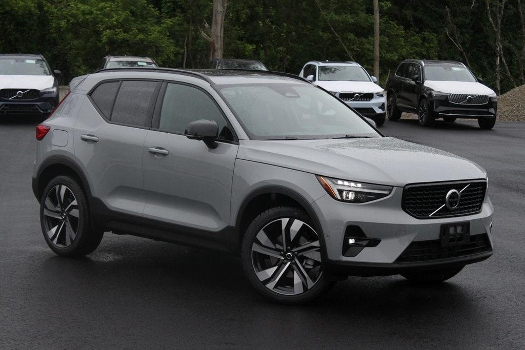 new 2025 Volvo XC40 car, priced at $52,235