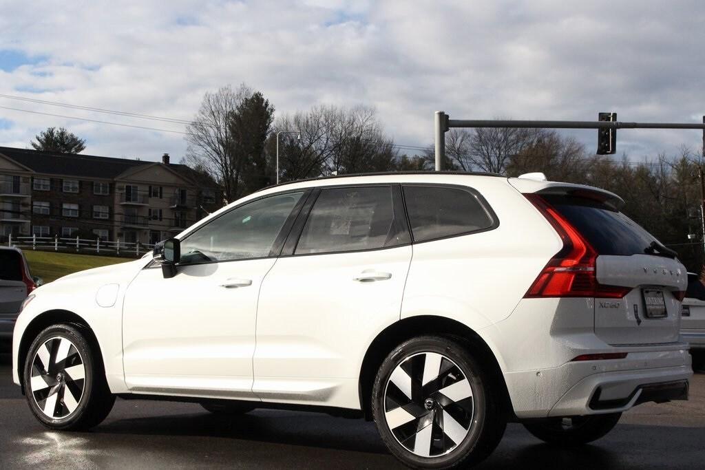 new 2025 Volvo XC60 Plug-In Hybrid car