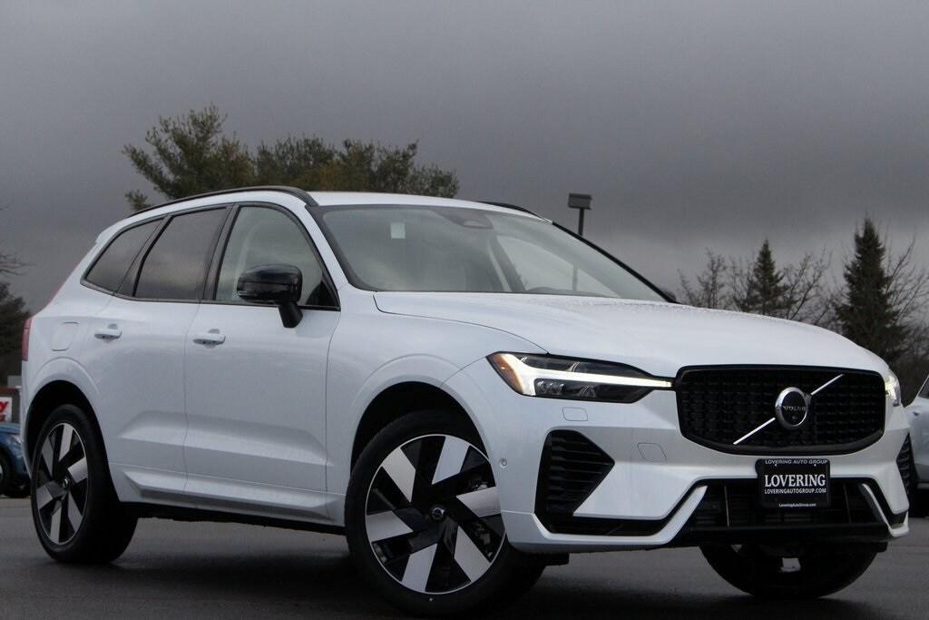 new 2025 Volvo XC60 Plug-In Hybrid car