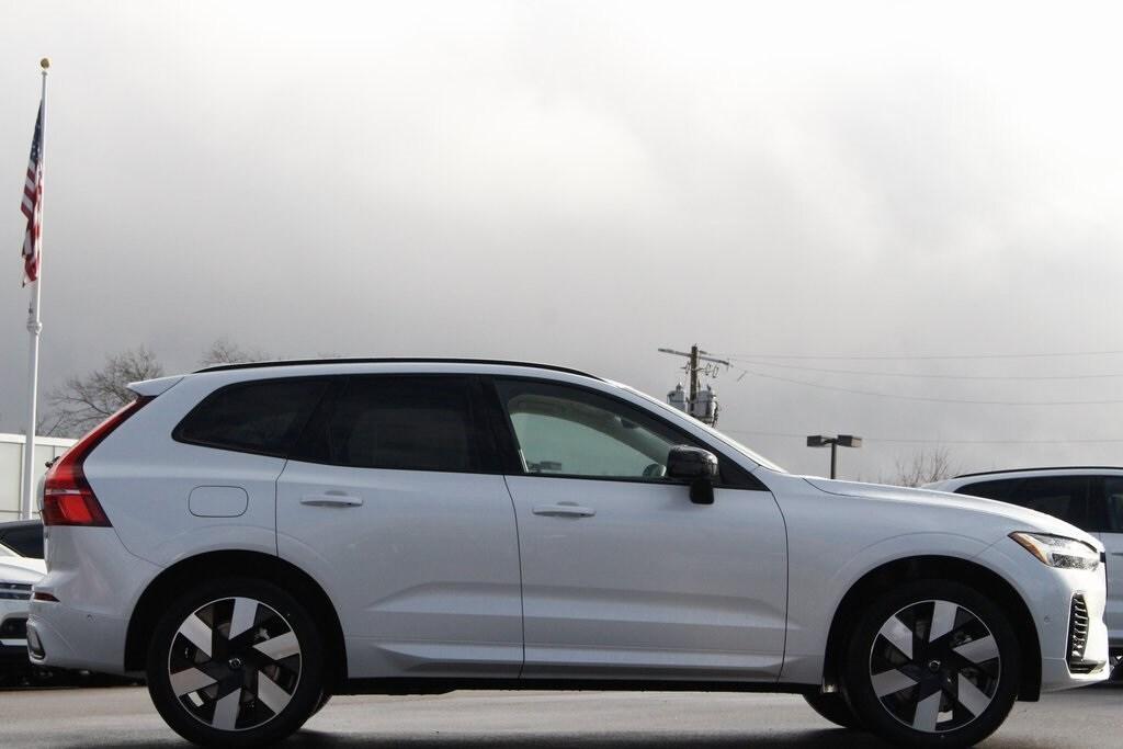 new 2025 Volvo XC60 Plug-In Hybrid car