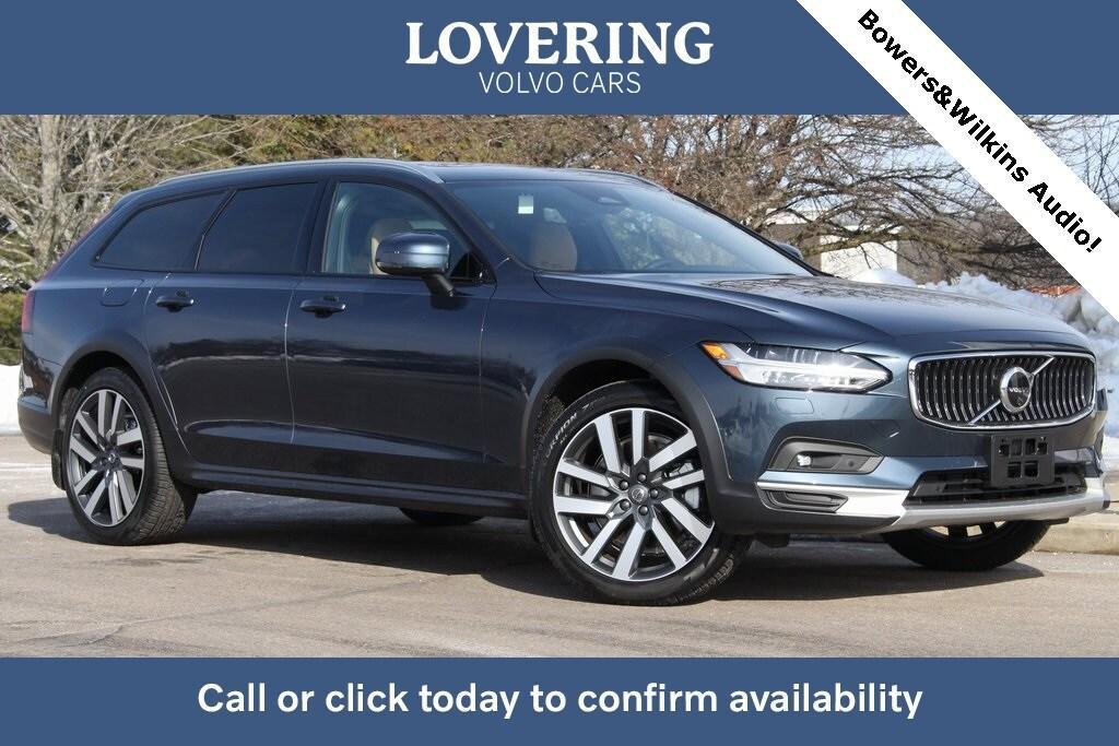 new 2025 Volvo V90 Cross Country car