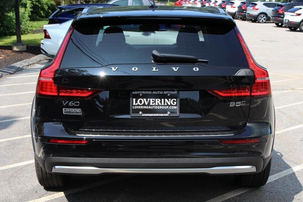 new 2025 Volvo V60 Cross Country car