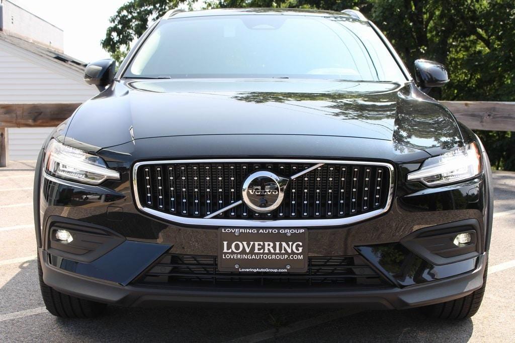 new 2025 Volvo V60 Cross Country car