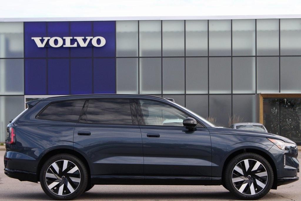 new 2025 Volvo EX90 car