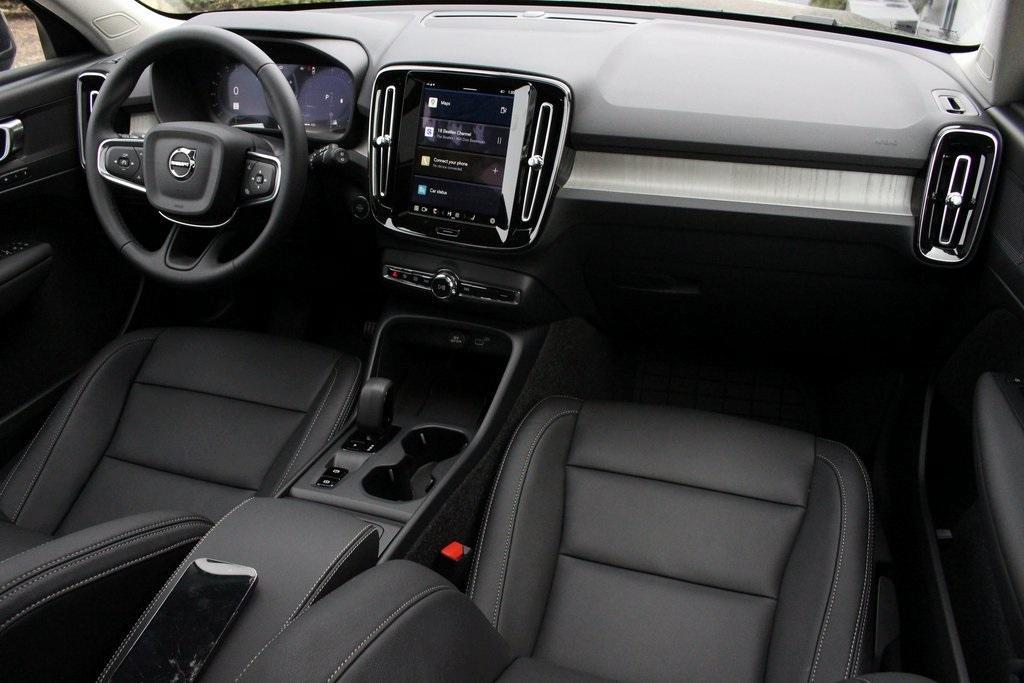 new 2025 Volvo XC40 car