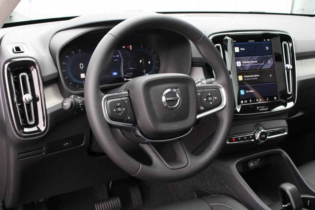 new 2025 Volvo XC40 car