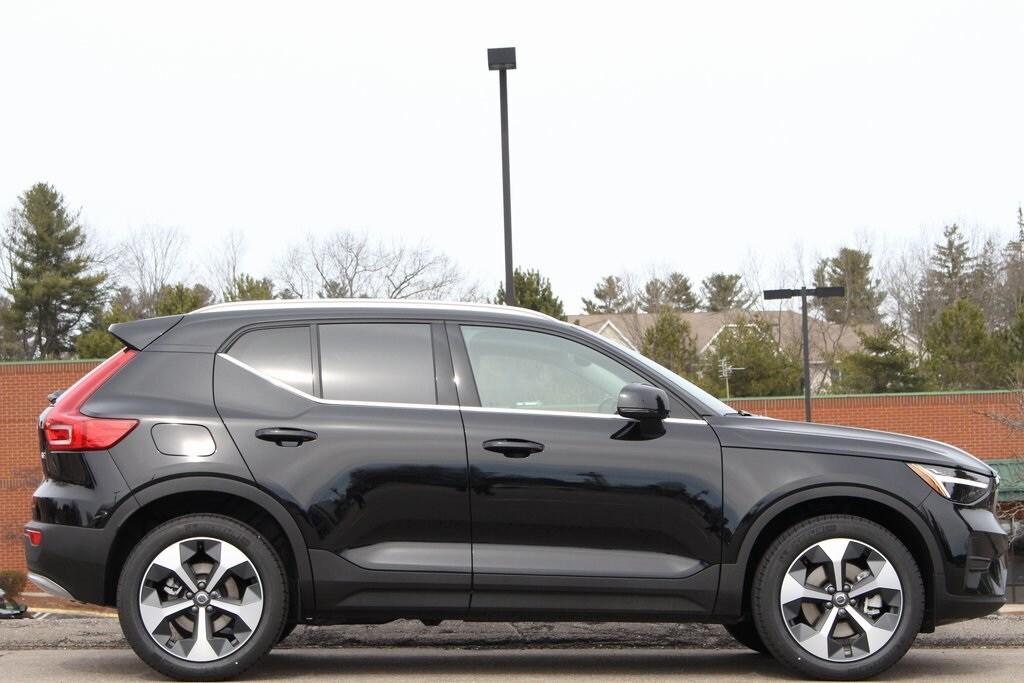 new 2025 Volvo XC40 car