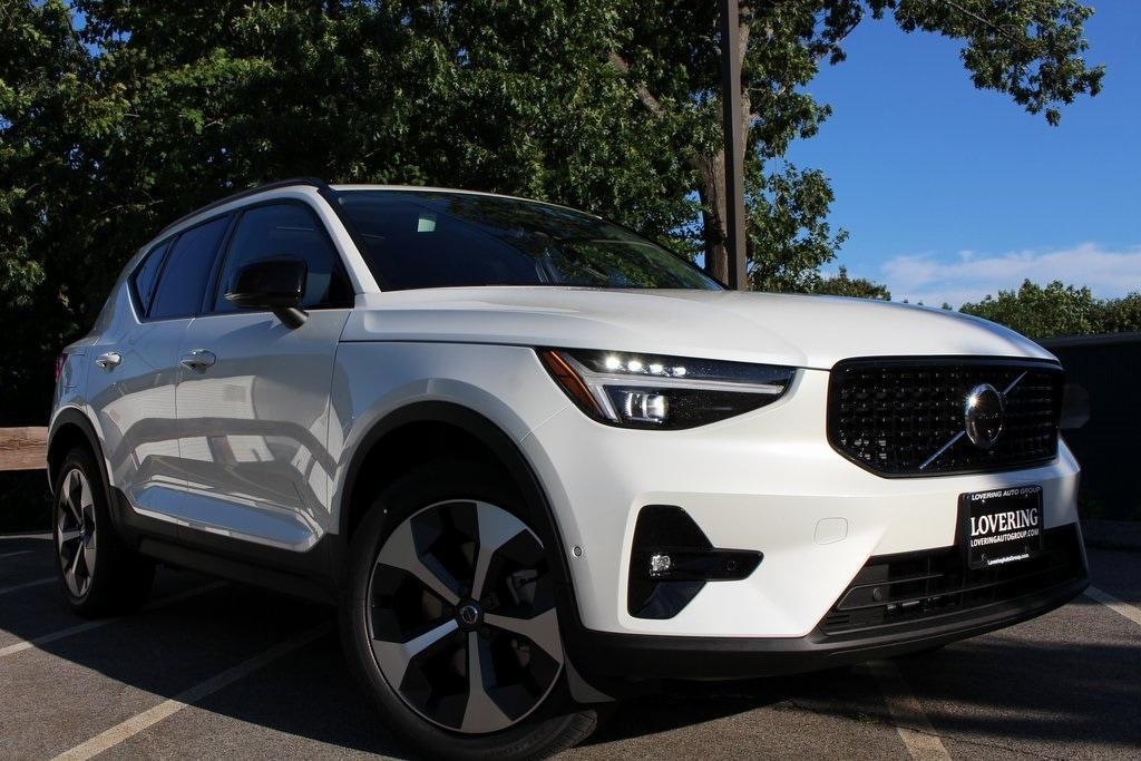 new 2025 Volvo XC40 car, priced at $47,815