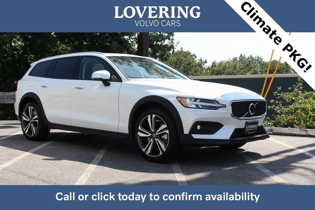 new 2025 Volvo V60 Cross Country car, priced at $55,025