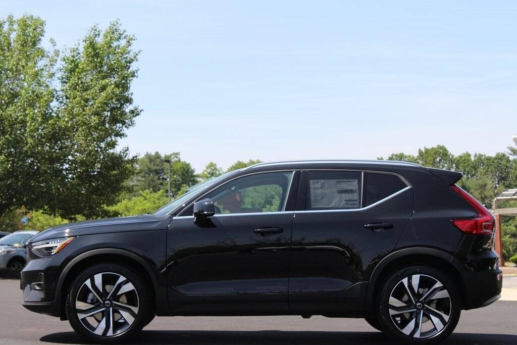 new 2025 Volvo XC40 car, priced at $49,810