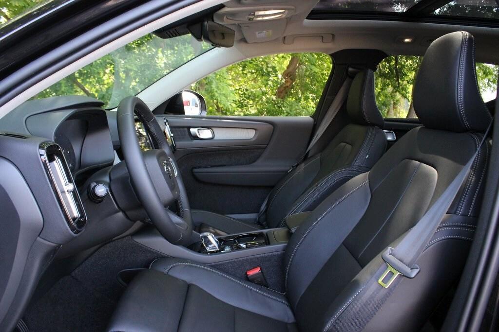 new 2025 Volvo XC40 car, priced at $49,810