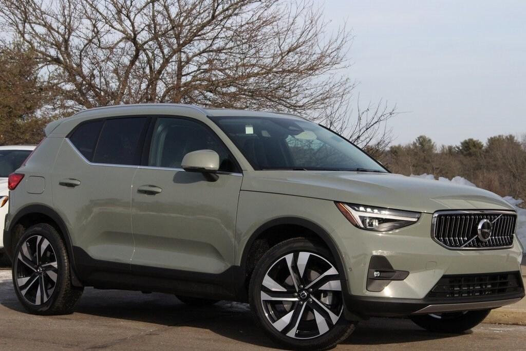 new 2025 Volvo XC40 car