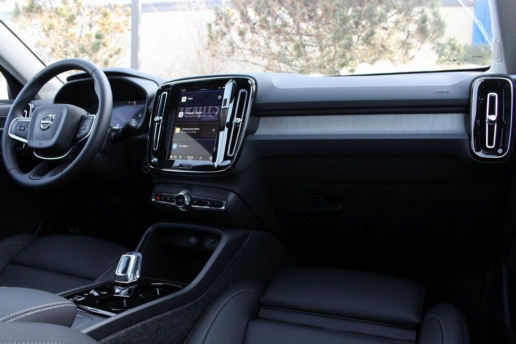 new 2025 Volvo XC40 car, priced at $50,540