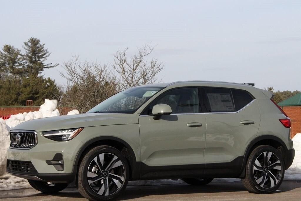 new 2025 Volvo XC40 car