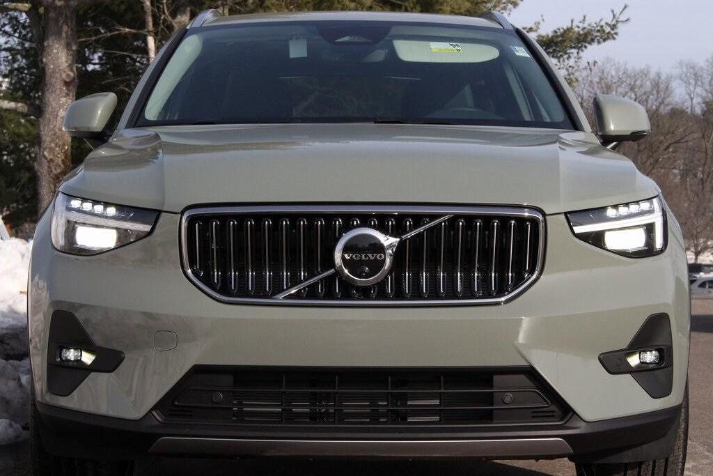 new 2025 Volvo XC40 car