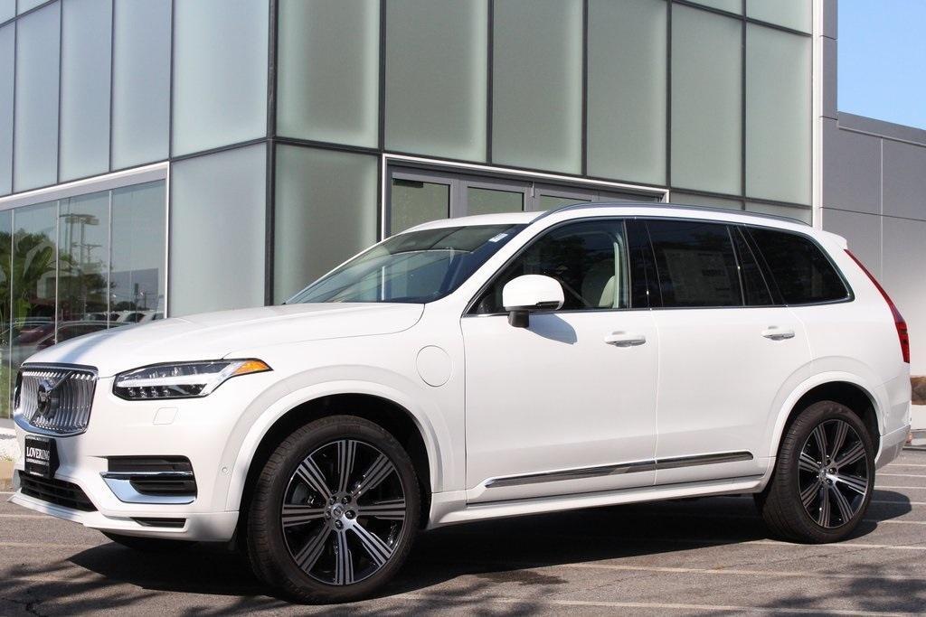 new 2025 Volvo XC90 Plug-In Hybrid car