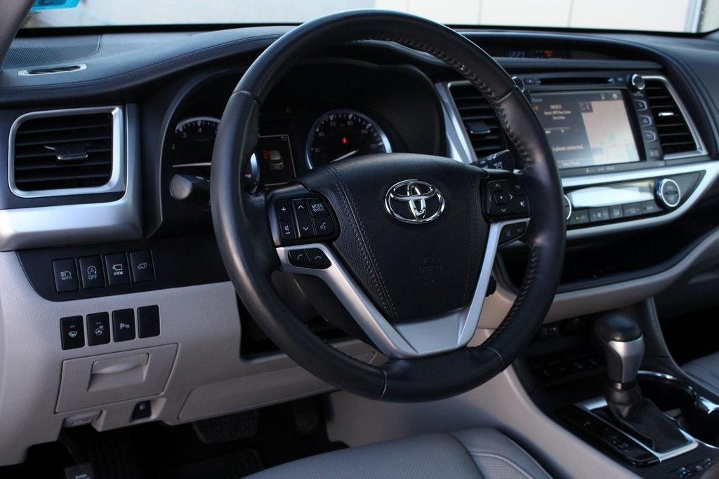 used 2019 Toyota Highlander car, priced at $29,842